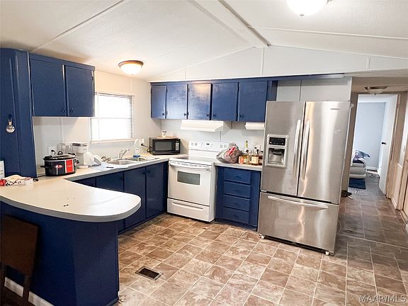 3rd image of 3091 Main St