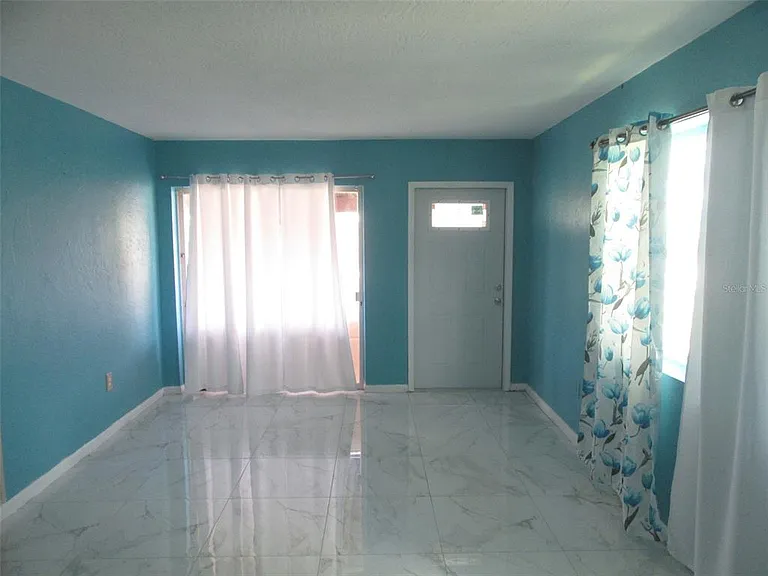 21267 Gladis Ave — Photo 2