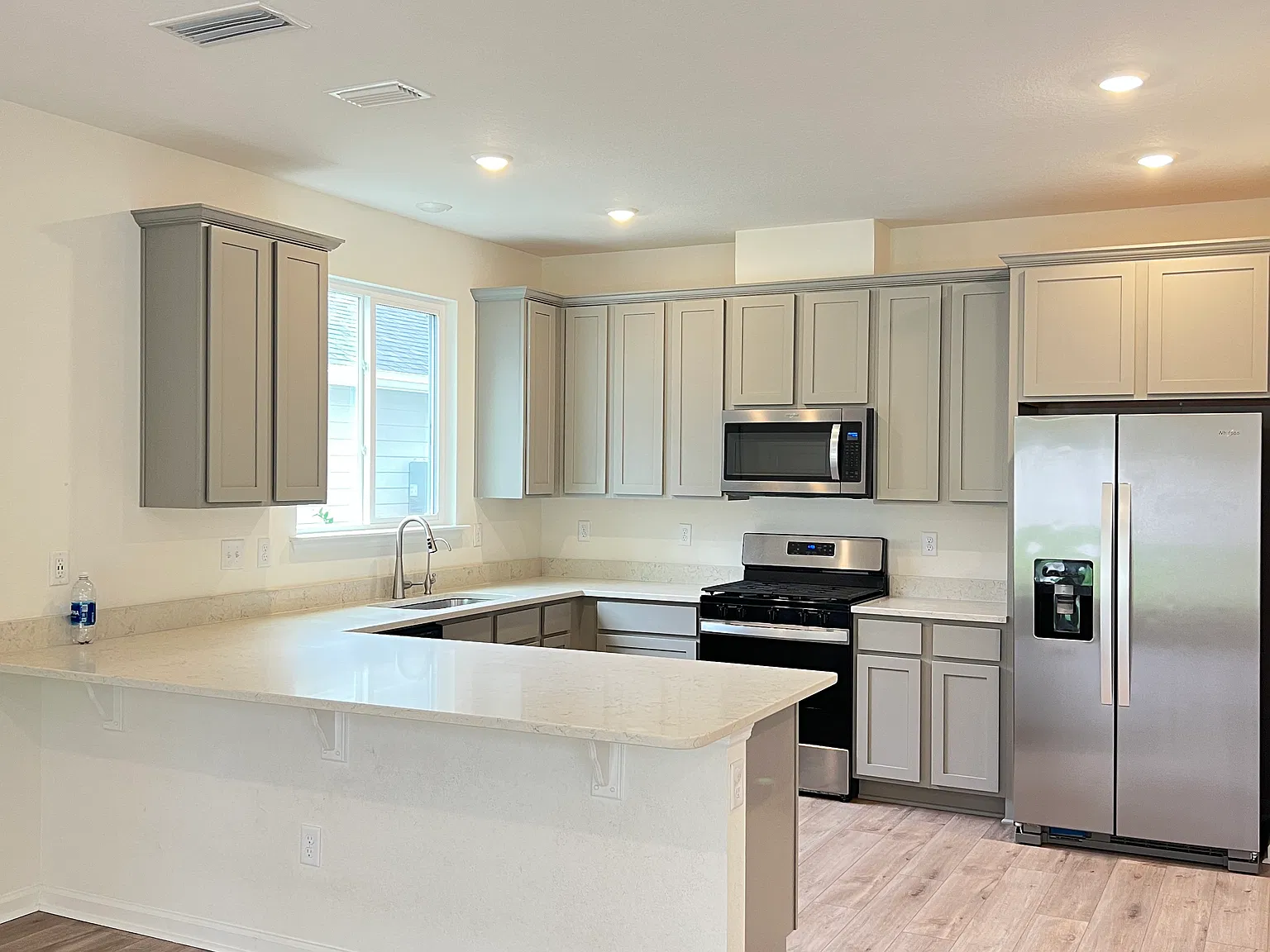 4 bed, 2387 sqft, $2,800 — Photo 4