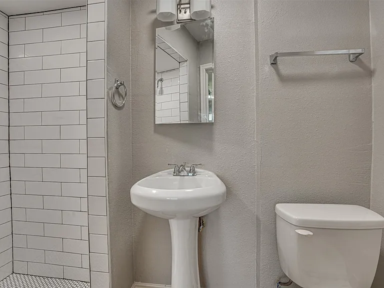 825 Branch Dr — Photo 17