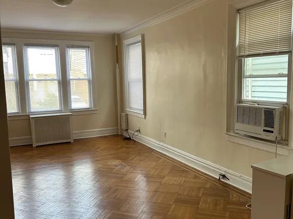 172 West 32nd Street image 1 of 9