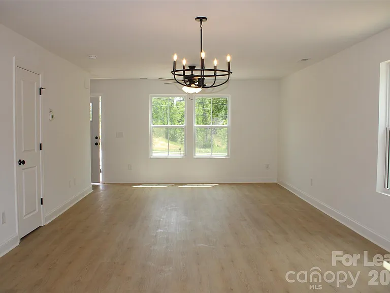 574 W Park Ave #A — Photo 5