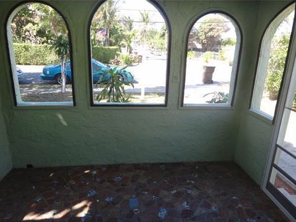 5th image of 3516 Greenwood Ave