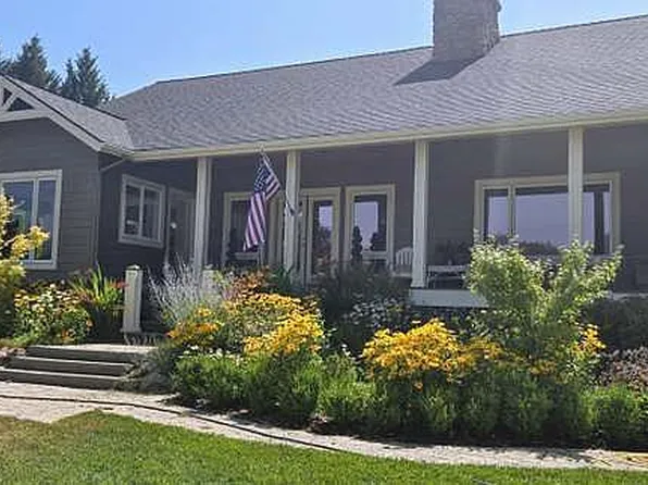 931 Hogan Rd, Applegate, OR 97530