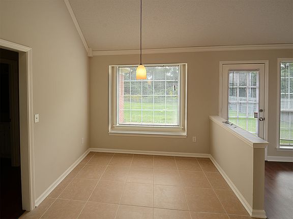 3rd image of 7611 Parkmont Ave