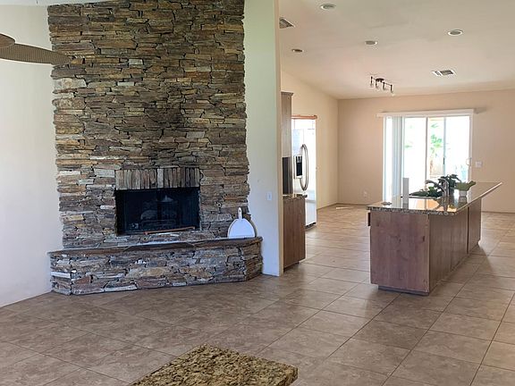 4th image of 53105 Avenida Alvarado