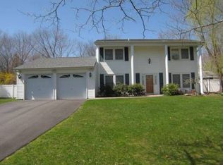 27 Chesapeake Bay Rd, Coram, NY 11727