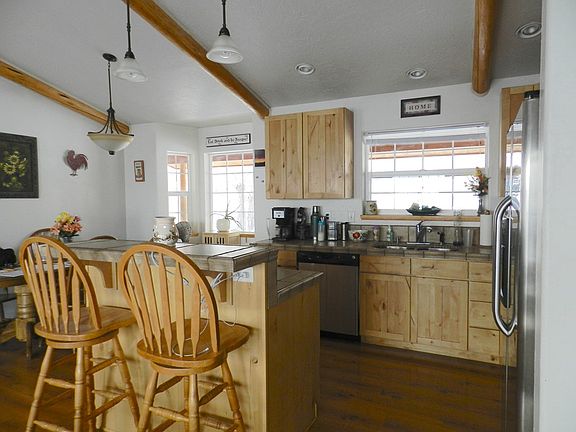 3rd image of 385 Cottonwood Ln