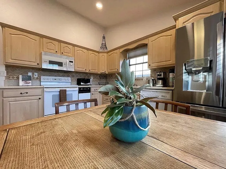 4333 Ireland Dr — Photo 13