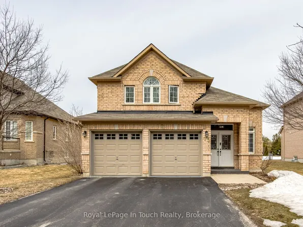 75 Pearl St, Wasaga Beach, ON L9Z 0G8