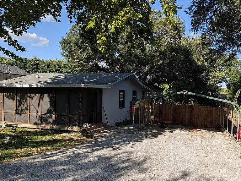 10801 W Lakeview Dr — Photo 2