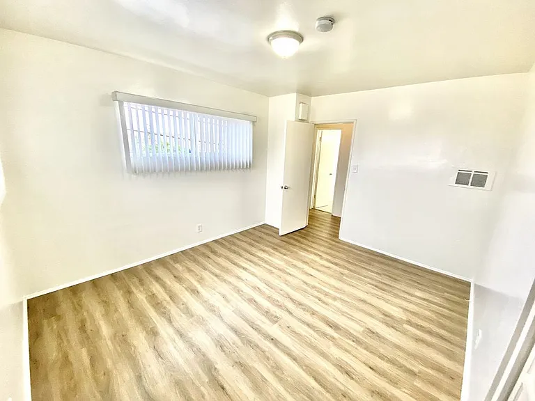 10203 England Ave #4 — Photo 8