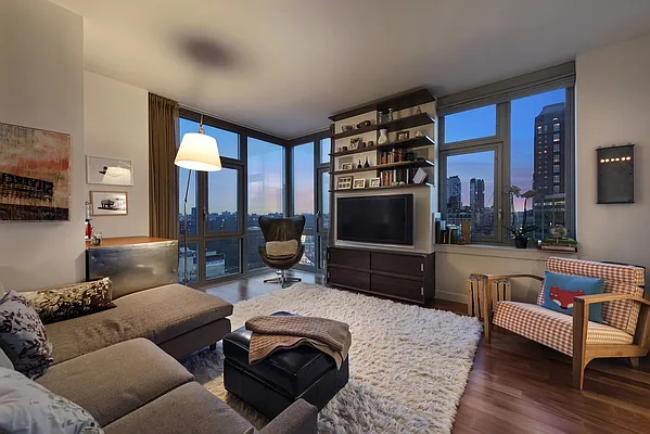 Sold by Nest Seekers International | media 9