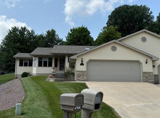 612 Honeygold Ct, La Crescent, MN 55947