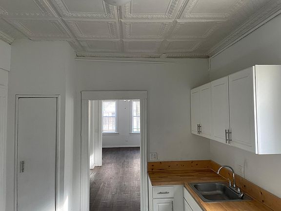 4th image of 1942 S Fairfield Ave #1