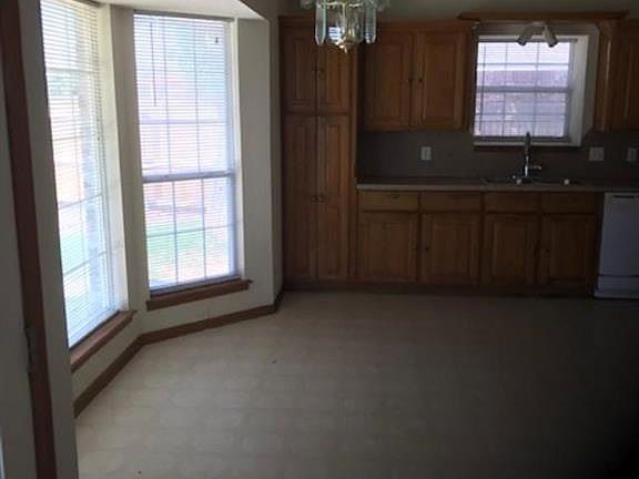 5th image of 4828 Bismarc Dr