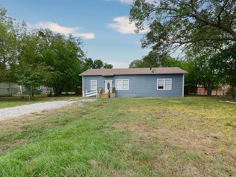 418 FM 513 S — Photo 2