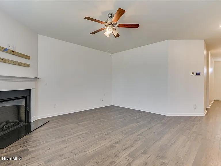 1147 Sims Dr — Photo 9