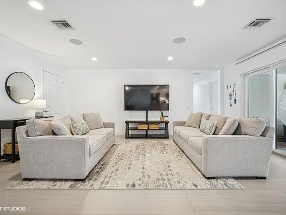 5th image of 746 SW 2nd Street