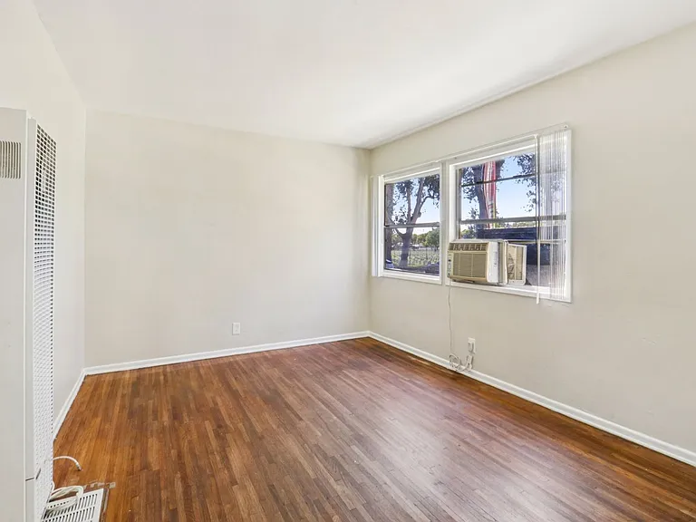 652 Veteran Ave — Photo 9