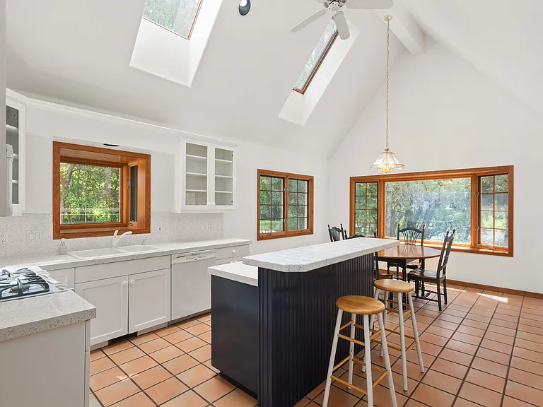 180 River Oaks Ln — Photo 11
