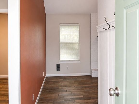 2nd image of 2305 Duke Ln
