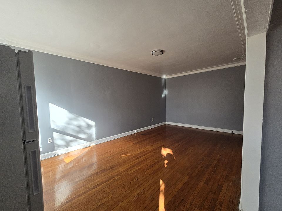 2nd image of 20-22 Van Velsor Pl #44G