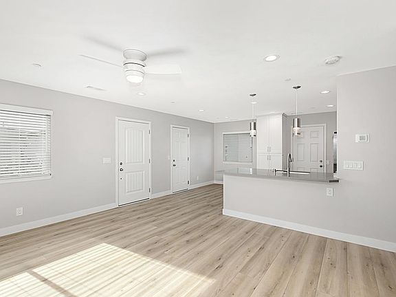 4th image of 330 Ash Ave