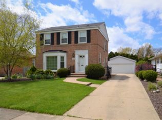 418 N Eastwood Ave, Mount Prospect, IL 60056