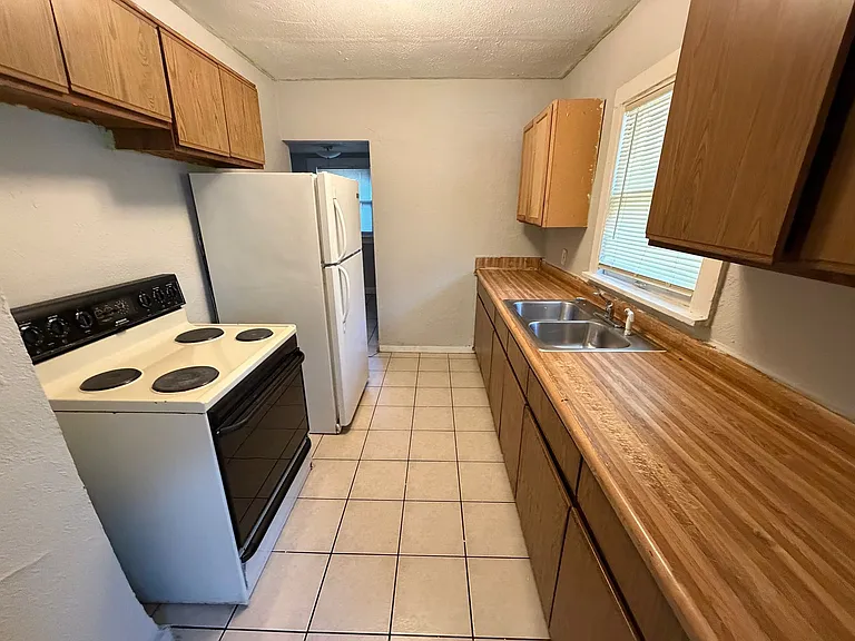 5839 Wabash Ave — Photo 8