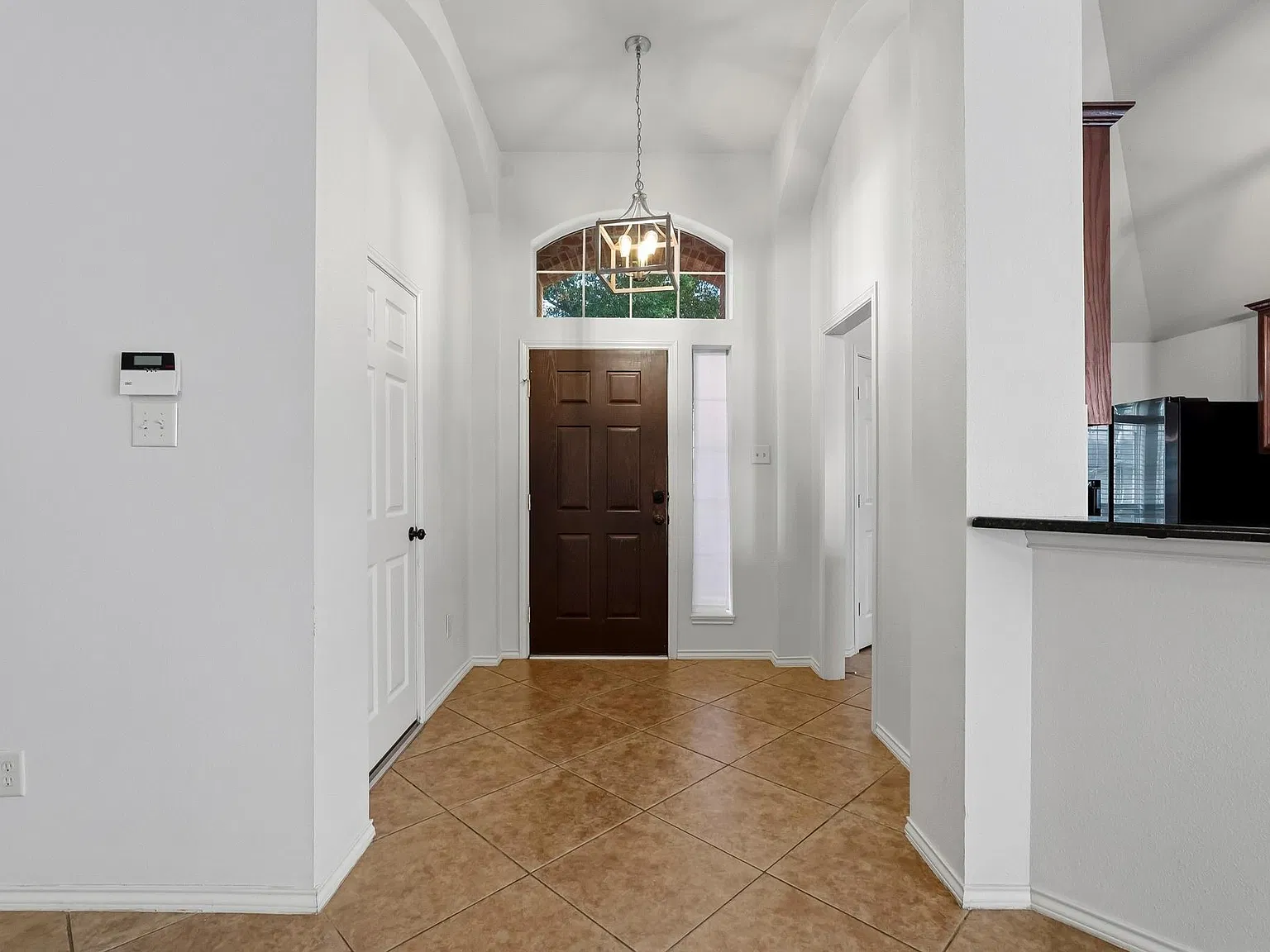 3 bed, 2.0 bath, 1857 sqft, $2,100 — Photo 3