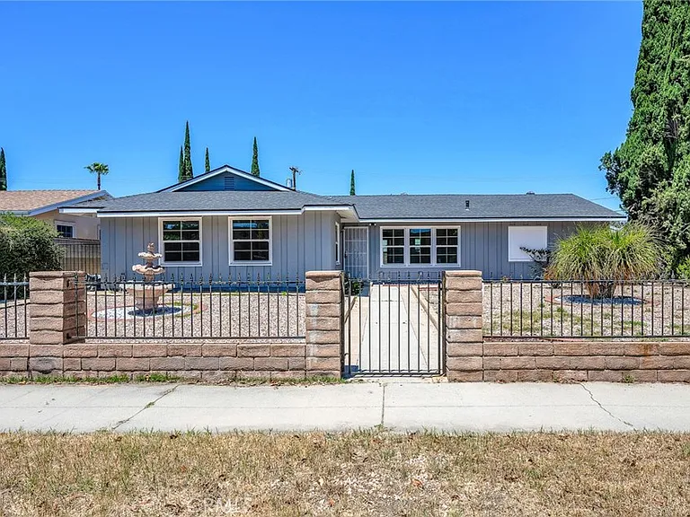 20431 Lassen St — Photo 13
