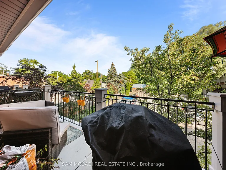95 Kerr St W #2 — Photo 34