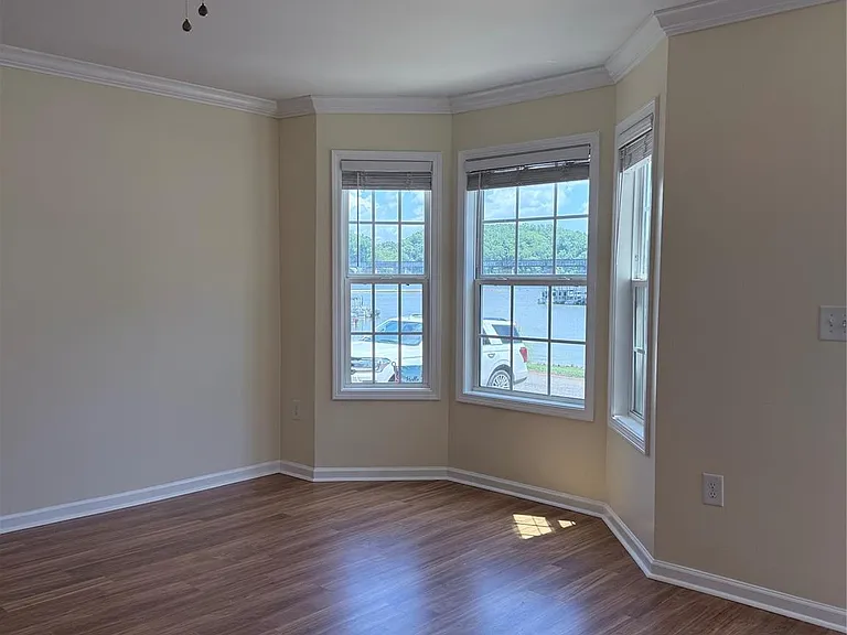 1416 River Dr — Photo 2