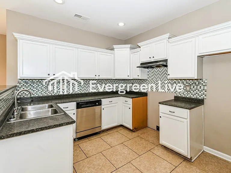 8734 Lezlarken Ln — Photo 6