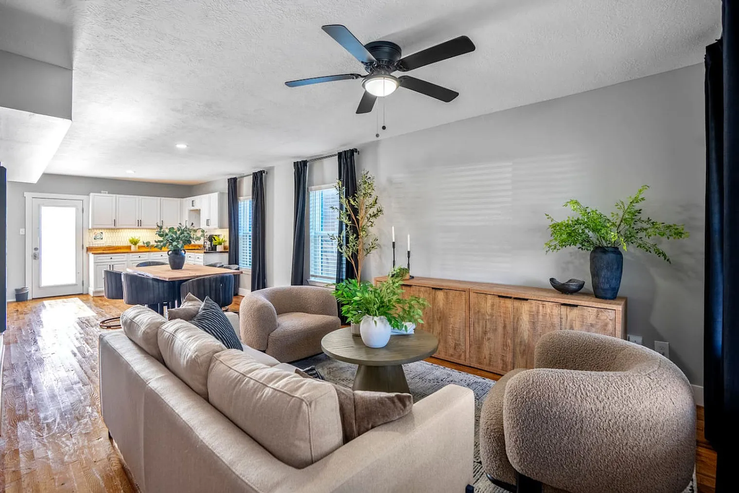 2 bed, 2.0 bath, 1980 sqft, $2,107 — Photo 1