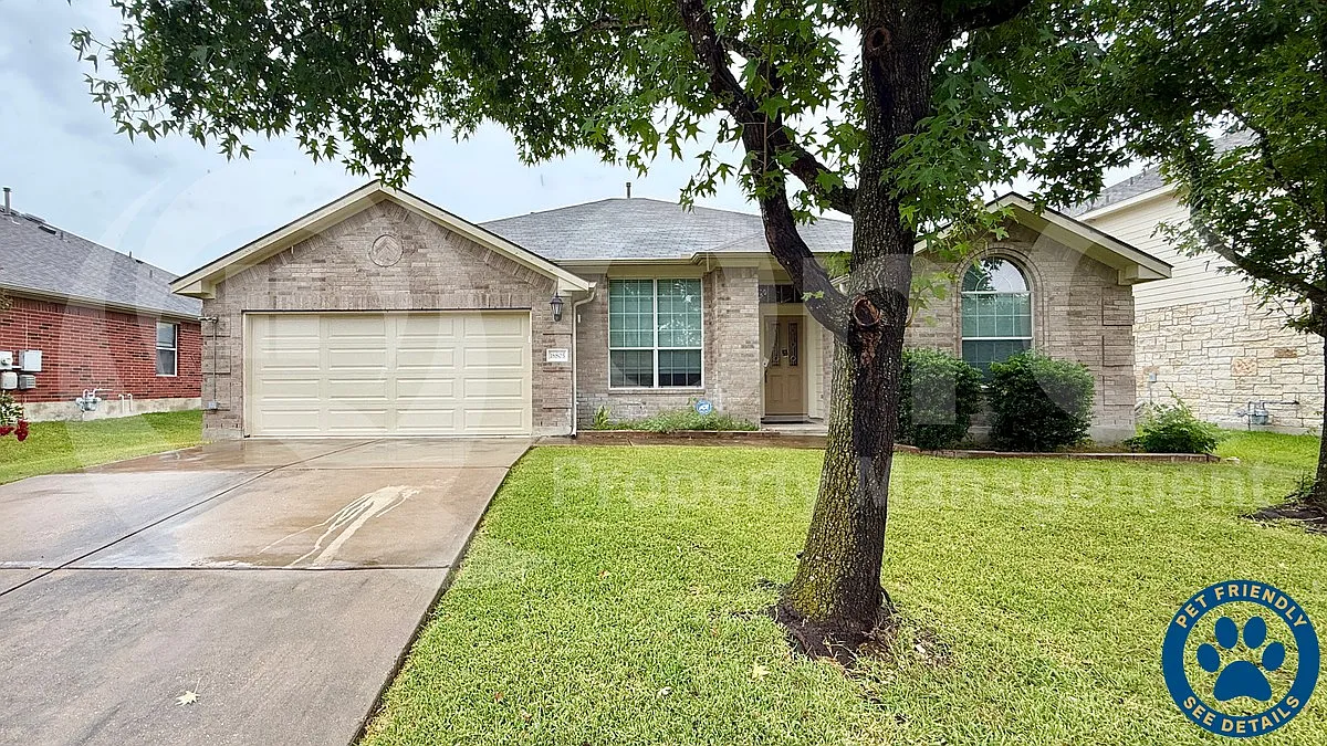 3 bed, 2.0 bath, 1826 sqft, $2,095 — Photo 1