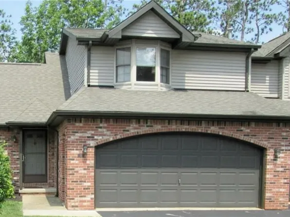 8 In The Woods Ln, Buffalo, NY 14224