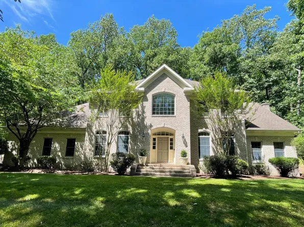 1071 Knoll Dr, Hummelstown, PA 17036