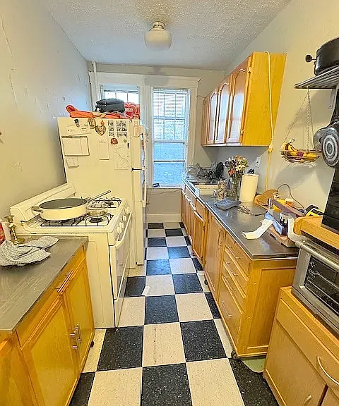 32 Sidlaw Rd — Photo 2