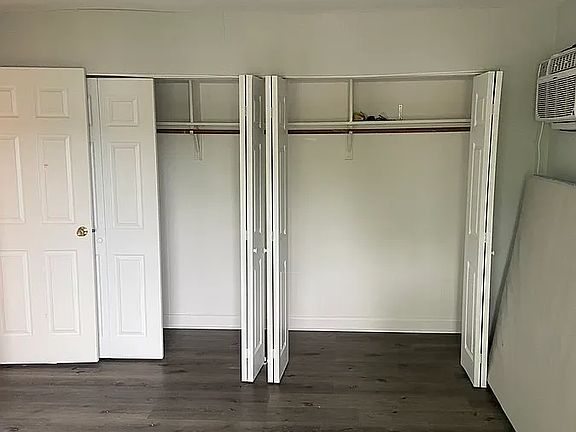 5th image of 1185 Surrey Dr APT 3E