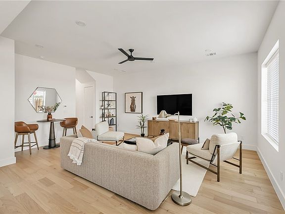 5th image of 2914 Shepherd St Unit 1303