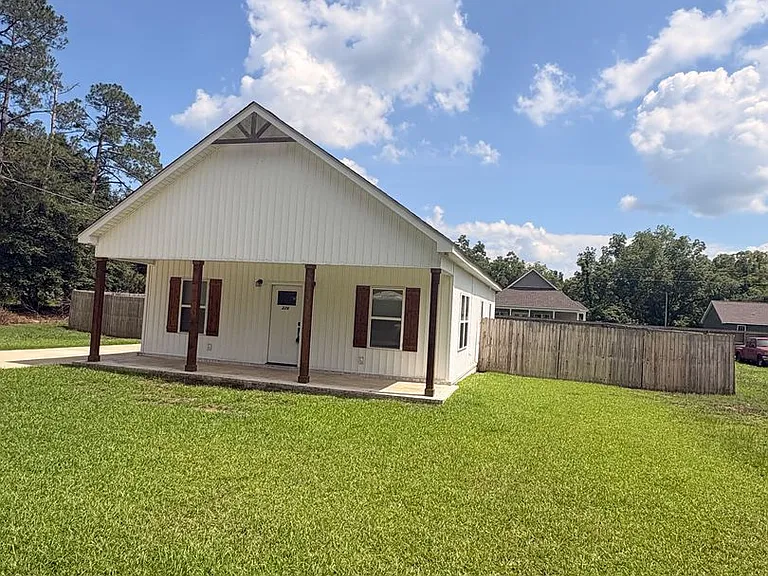 226 Loveless St — Photo 1