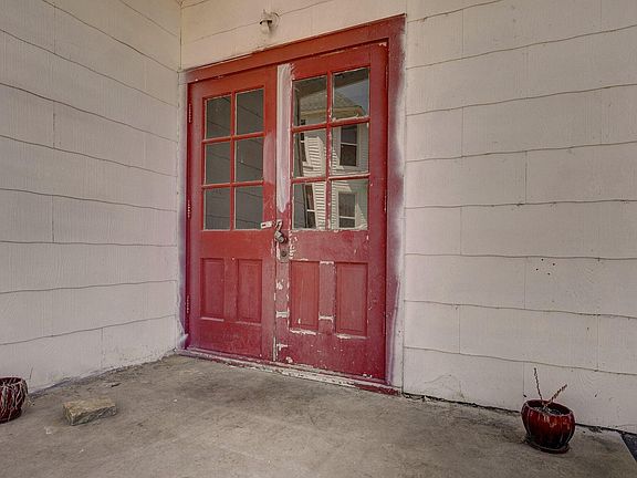 110 N McCanse St-4