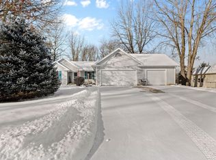 55391 Forest Cove Ct, New Carlisle, IN 46552