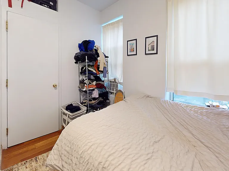 520 E 11th St #14 — Photo 5