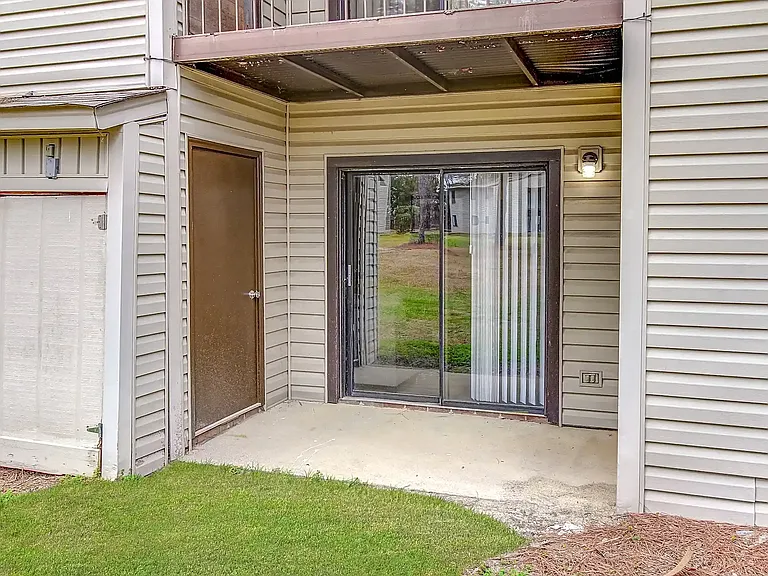 Meadow Pointe Apartments — Photo 11