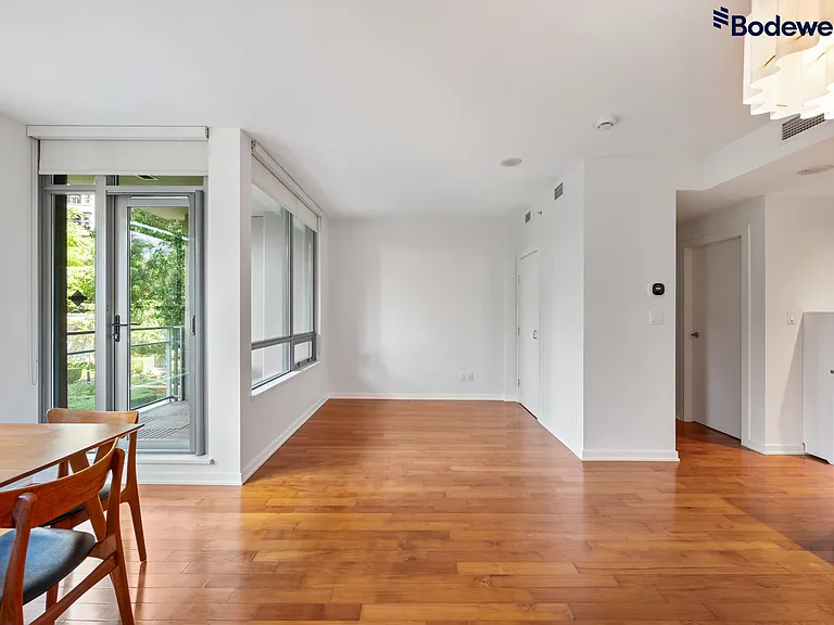1005 Beach Ave — Photo 9