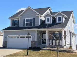 2319 River Hill Ct, Waukesha, WI 53189