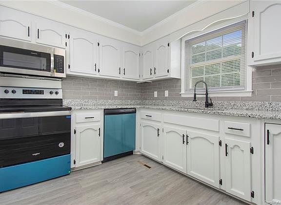 3rd image of 4208 Heatherstone Dr